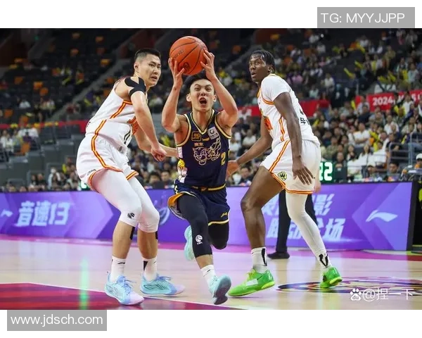 2015年CBA广东队对阵新疆队精彩比赛录像回顾与分析